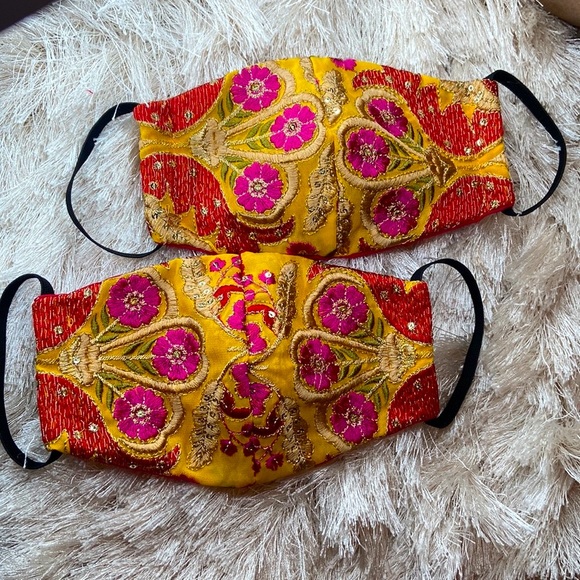 Hand Made Embroidered floral face mask, M/L - Picture 4 of 8
